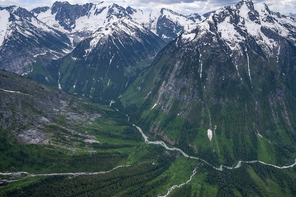 A photo of the Incomappleux Valley, east of Revelstoke.