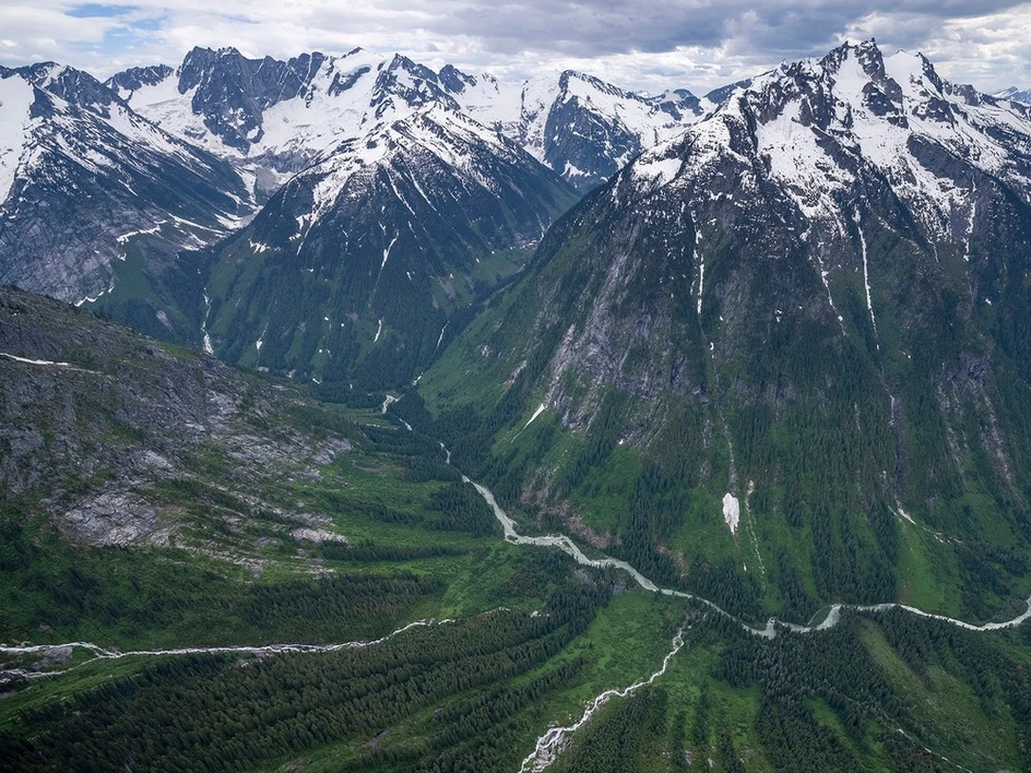 A photo of the Incomappleux Valley, east of Revelstoke.